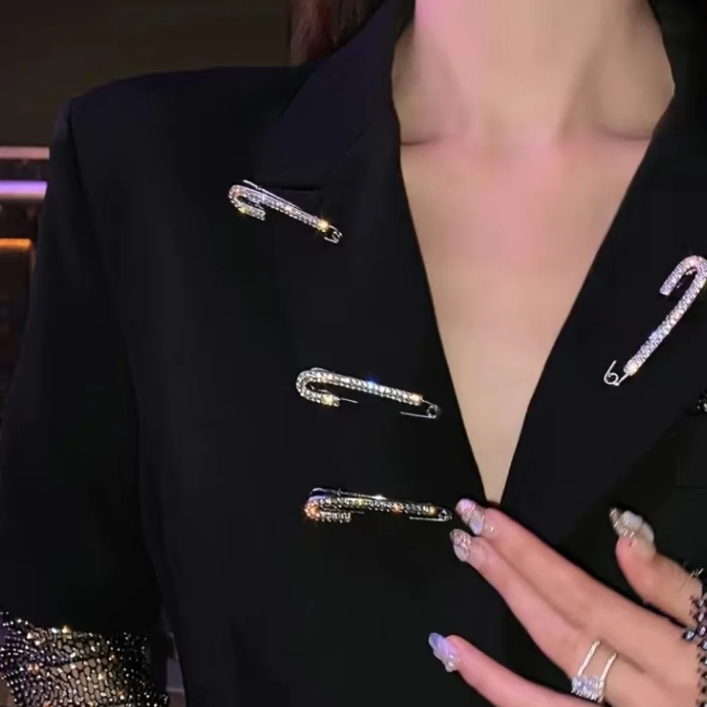 NEW Rhinestone Safety Pin Brooch Pin - Picture 4 of 5